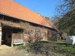 Auf dieser seite dokumentieren wir unsere erfahrungen während des neubaus unseres einfamilienhauses mit pferdestall mit der firma hagemann haus und der firma knecht fertigkeller. Resthof Mit Wohnbereich Angrenzendem Stall Separater Scheune Mit Schonem Offenstall Weideflache Sowie Einem Separaten Vermieteten Kleinen Haus Schwarz Immobilien