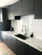 Cuisine Laque Grise Espace Evier Encastre Sous Plan Blanc Effet Marbre Cuisines Design Cuisine Moderne Grise Cuisine Moderne