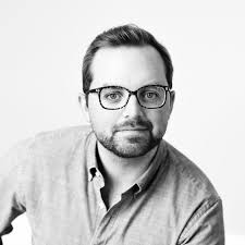 Kellan Monroe alikuwa hewani.