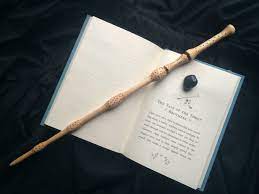 I Made The Elder Wand From Harry Potter 15 Inches Elderberry Thestral Tail Hair Core X Post From R Wandsmith Http Ift Elder Wand Wands Harry Potter Wand
