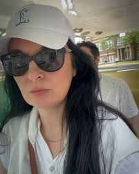 We did a little Campus Tour today, where I forgot to take photos until the  end… and my hair just got 😦 and 🥴 as the day went on…… but we had sooo  much fun 😊