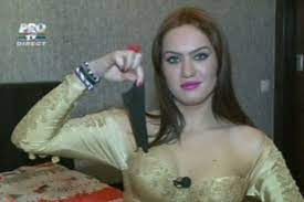 Margherita de la clejani participă acum la asia express, unde se străduiește să reziste situațiilor la care este supusă. Margherita Din Clejani Plange Cu Lacrimi De Crocodil La Tv SÄƒ O Lase TatÄƒl Ei SÄƒ Si PunÄƒ Silicoane Click