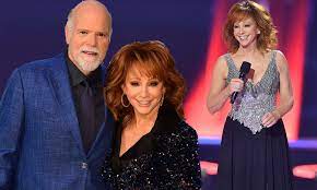 Reba Mcentire Lights Up The Night With Rex Linn On The Cma Red Carpet As Cohost Of The Event Daily Mail Online