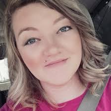 Angela Molenaar's Instagram, Twitter & Facebook