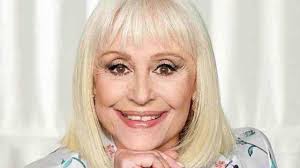 L'amatissima cantante, ballerina e conduttrice televisiva ha lasciato un grandissimo vuoto nel mondo dello spettacolo. Aqmvsenicplvum