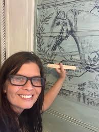 Therapist Shares Experience and Encourages Self-Compassion for Dull Women