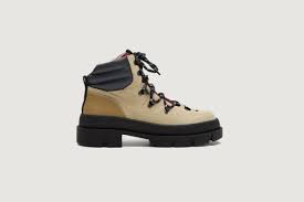 Upgrade your footwear arsenal with the 24 best boots for men to wear this fall, including leather dress boots and casual boots from the top brands, like grenson. 37 Best Boots For Women 2020