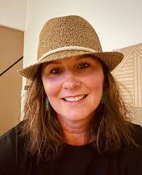 What hotels in MN, Fargo, and Sioux Falls have outdoor pools?