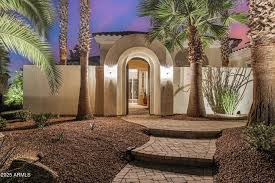 Homes for Sale Between $620677-$1241354