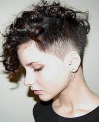 This beautiful and eccentric pixie cut with shaved side look can be done on women with naturally curly or wavy hair. Short Side Shaved Curly Hair Novocom Top