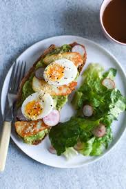 The Ultimate Avocado Tartine With Halloumi Cheese 6 Minute Eggs The New Baguette Food Recipes Meal Suggestions