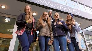Es gibt einrichtungen, die behaupten, in verbindung zu. Studieneinfuhrungswoche An Der Philipps Universitat Marburg Youtube
