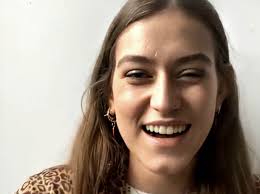 Stanotte ho aspettato la mezzanotte per ascoltare assieme a voi il mio primo disco. Gaia Gozzi Chega D Oro Certificato Dalla Fimi Hotspotcelebrities