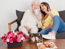 Los abuelos hacen de los días festivos un momento de reunión familiar, manteniendo la unidad de la familia como en los viejos tiempos; 5 Ideas De Regalos Para El Dnia De Los Abuelos