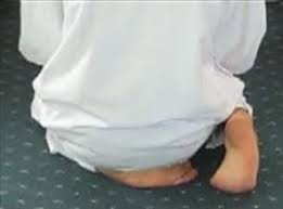 Sementara itu ada bacaan yang dilafalkan saat duduk di antara dua sujud. Rahsia Sains Dalam Pergerakan Solat Bhg Ii Sujud Duduk Antara 2 Sujud Tahiyyat Kisah Dunia