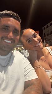 When I started planning my wedding with @sarahlouiseweddingplanner I said  an abundance of flowers was in my too 3 things that I wanted & oh did  @evefrancescadesigns prove Gareth wrong 😮‍💨😍