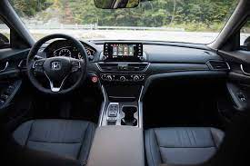 The 2018 honda accord interior offers features you can't find on the base trims of many luxury vehicles. 2018 Honda Accord Review Autoguide Com