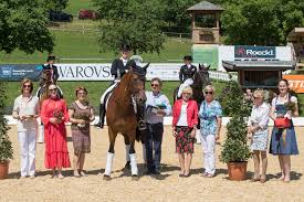 Beste referenzen international renommierter reiter, züchter und legendärer größen des reitsports sprechen für sich, darunter marcus & johannes ehning, isabell werth, gestüt prinzenberg/ dietmar gugler, eva bitter, ingrid klimke, anja beran oder der circus krone. 4 Gesamtsieg In Folge Fur Isabell Werth Am Schindlhof Niederosterreichischer Pferdesportverband
