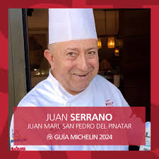Juan Mari, nacido en Nerpio, creció con una gran pasión por la cocina. Como  era de esperar, su formación se dio entre fogones y muchas horas de  trabajo. Ese mismo esfuerzo fue