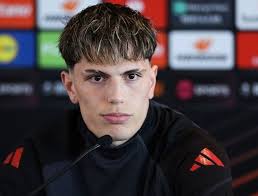 Garnacho is ready for the training 😎 Bingy Bingy ម្០០ Blngx ំមិនបន្វា