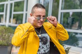 Merged on november 4, 2019. Uvoltottek A Szirenak L L Junior Miatt Hatalmas Felfordulas Volt A Pesti Ejszakaban Ripost