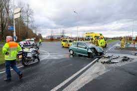 Klik hier voor de meldingen! Gewonde Bij Ongeval Tussen Vrachtwagen En Personenauto Op Zutphensestraat In Apeldoorn Weg Afgesloten Apeldoorn Destentor Nl
