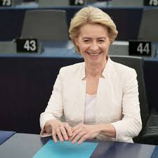 Vita privata, biografia e carriera politica della prima donna della storia a capo della commissione europea. Ursula Von Der Leyen So Viel Verdient Die Eu Kommissionsprasidentin Geld