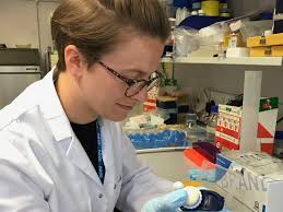 Dr Emily Cornish wins the Max Perutz Science Writing Award 2022