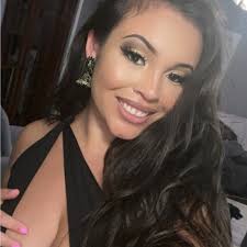 Crys' Closet (@lbeachh)