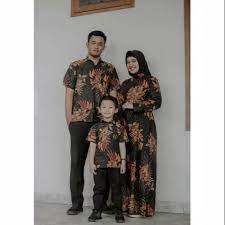 Lihat ide lainnya tentang pakaian wanita, model pakaian, model pakaian hijab. 46 Gambar Baju Couple Ayah Ibu Dan Anak Laki Laki Umur 2 Tahun Paling Keren Modelbaju Id
