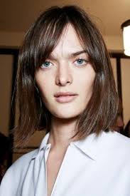 Coiffure Tendance Le Carre Prend Une Longueur D Avance Carre Court Frange Tendances Coiffures Coiffure