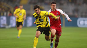 Avec notre livescore foot vous ne manquerez aucun match en direct ! Bundesliga Dortmund Se Replace En Etrillant Fribourg 4 0 Eurosport
