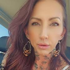 Shelly Nichols's Instagram, Twitter & Facebook