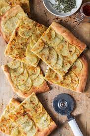 Vegan Potato Pizza With Rosemary Vegan Pizza Recipe Vegan Flatbread Recipe Potluck At Ohmyveggies Com Vegan Pizza Recipe Vegan Dishes Food