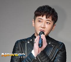 관계자는 갑작스러운 비보에 엠씨더맥스 멤버들과 325이엔씨 임직원 모두 큰 슬픔 속에 고인을 애도하고 있다고 전했다. Aspxc3zuuzf5 M