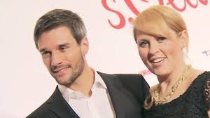 Bürgerlich maite star raimond) ist eine irische sängerin, schauspielerin und autorin. Dsds Jurorin Maite Kelly Laut Medienbericht Wird Ex Mann Florent Raimond Wieder Vater