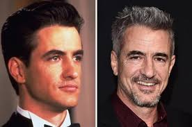 When his business partner (julie gayet) challenges him to this is a movie that sneaks up on you and grabs your heart before you know it. Here S What The Cast Of Gilmore Girls Is Up To 20 Years After The Show First Aired