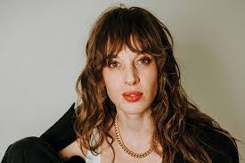 Carly Owen's Instagram, Twitter & Facebook