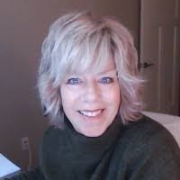 Lori Dewitt's Instagram, Twitter & Facebook