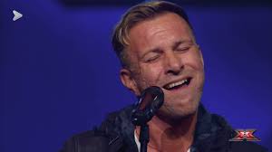 Give Dean his guitar and you'll be entertained all night long