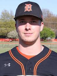 Sky Collins's Instagram, Twitter & Facebook