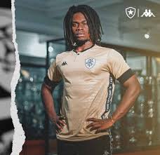 Nunca foi cobrado nenhum imposto dos nossos clientes e caso venha ocorrer, a responsabilidade do pagamento é do empório das camisas. Botafogo Lanca Nova Camisa Dourada De Goleiro Lance