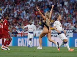 YouTuber Kinsey Wolanski invadió cancha casi desnuda en la final de  Champions League entre Liverpool vs Tottenham 