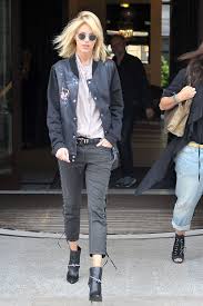 From the runway to the red carpet, high fashion to music, movie stars to supermodels. Pin On Le Look Du Jour