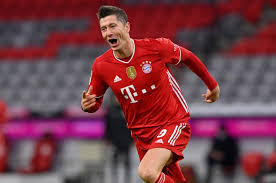 Kurz vor der pause erzielte robert lewandowski das 1:0 für. Lewandowski Hat Trick Lifts Bayern Leicester Reclaims 2nd Spot In Pl Daily Sabah