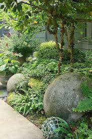 A Garden Is A Grand Teacher It Teaches Patience And Careful Watchfulness It Teaches Industry And Thrift Above All It Beaux Jardins Idees Jardin Deco Jardin