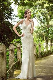 Während beide mit der anprobe von lilas hochzeitskleid beschäftigt sind, kommen sie auch auf elenas zukunft zu sprechen; Brautmode Alles Zur Hochzeit