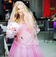 Pin By Gert Assen On Kaley Cuoco Wedding Dresses Celebrity Bride Vera Wang Wedding