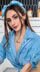 Penelope Kay's Instagram, Twitter & Facebook