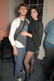 Dua lipa and boyfriend anwar hadid are getting in some practice for their midnight kiss next week! Dua Lipa And Anwar Hadid S Relationship Timeline